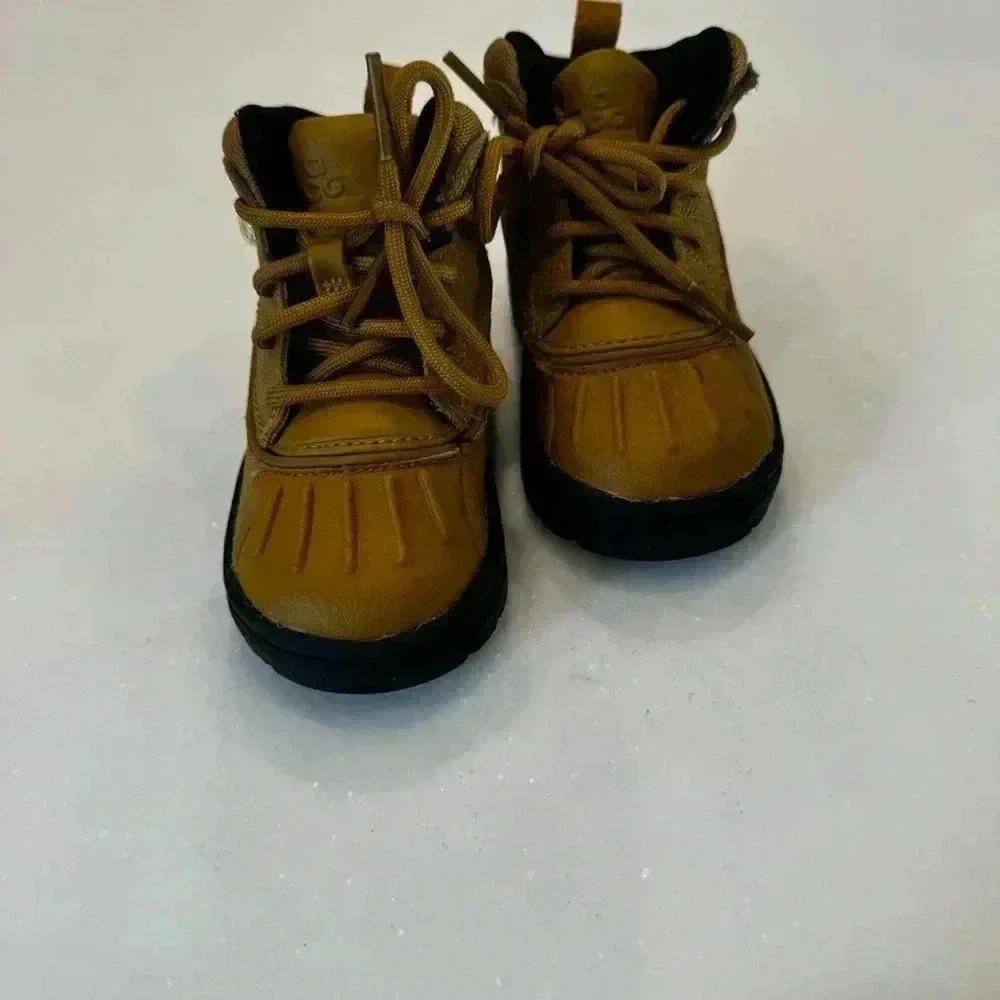 Nike Woodside High ACG Boots Sneakers 524874-703 Wheat Black Boys Shoes Size 5C